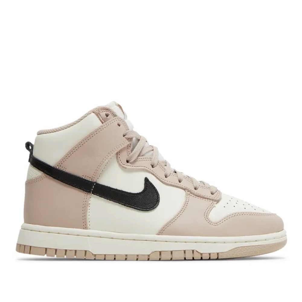 Nike Women's Sneakers in Beige and Black